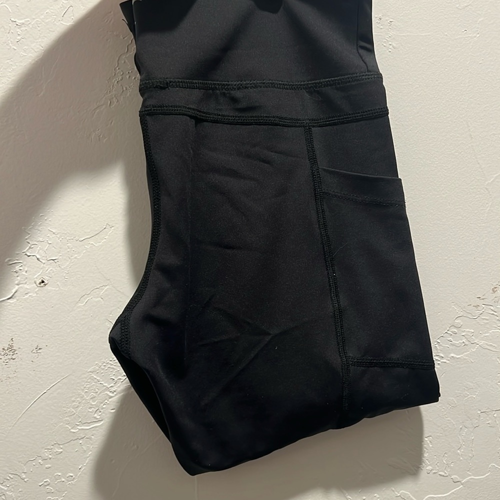 Zyia Capris Black